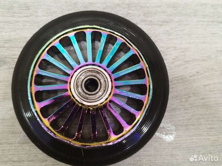 Колесо от трюкового самоката. Цвет бензиновый
