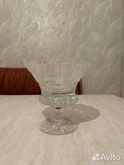 Хрустальная конфетница