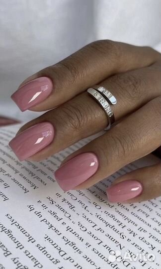 Модель на маникюр