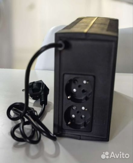 Источник бесперебойного питания CyberPower UT650E