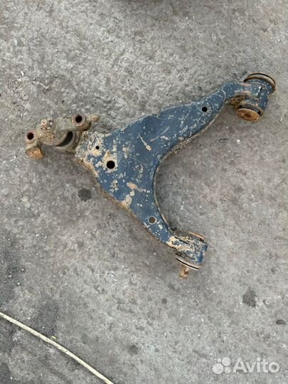 Рычаг подвески нижний передний левый Toyota Land