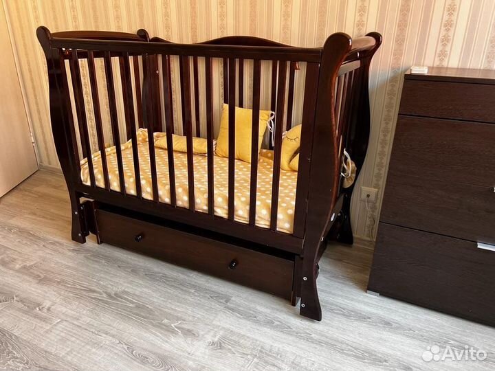 Продаётся детская кроватка