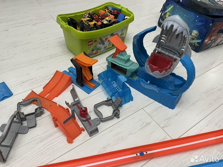Hot wheels трек машинки