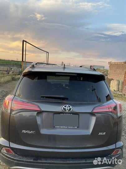 Toyota RAV4 2.5 AT, 2017, 220 000 км