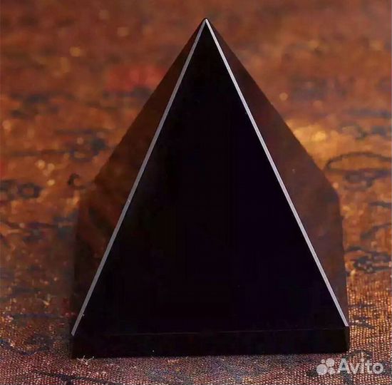 Статуэтка пирамида