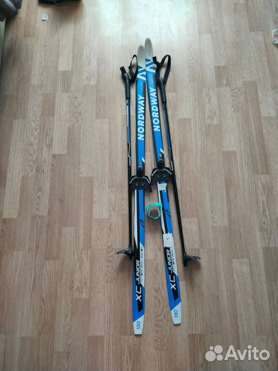 Лыжи беговые с ботинками 32 или 35 размера