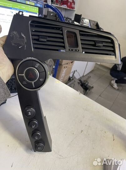 Консоль центральная в сборе Ssang Yong Kyron