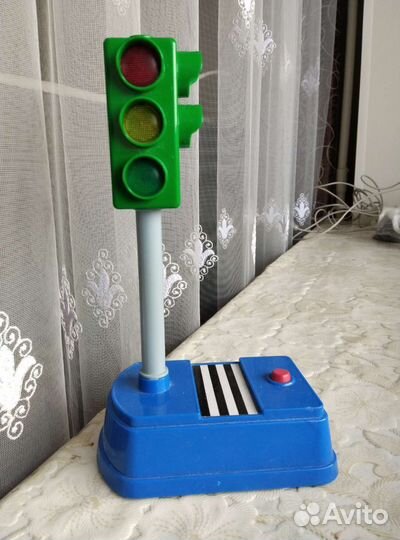 Игрушка говорящий светофор