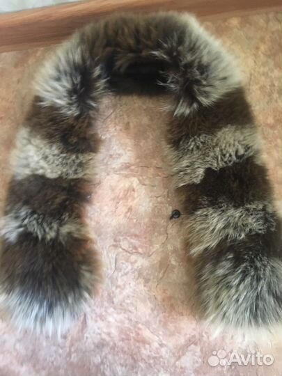 Меховые воротники, помпоны, лоскуты