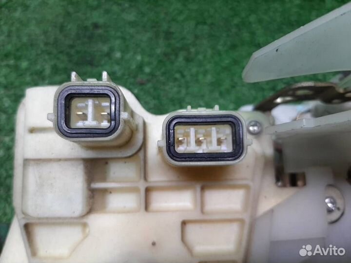 Замок двери передней левой Honda Jazz 2004