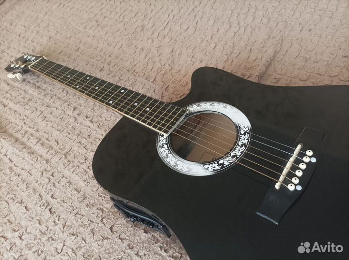 Акустическая гитара