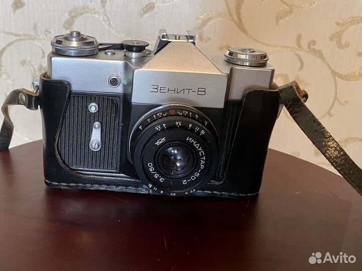 Плёночный фотоаппарат Зенит 1977 года