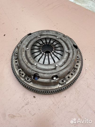 Маховик в сборе со сцеплением на vw golf 6