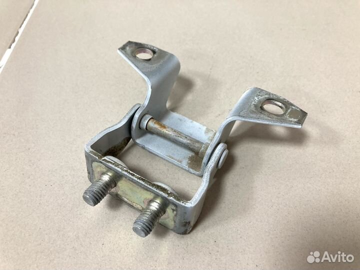 Петля двери багажника Mazda CX-5 2012-2017