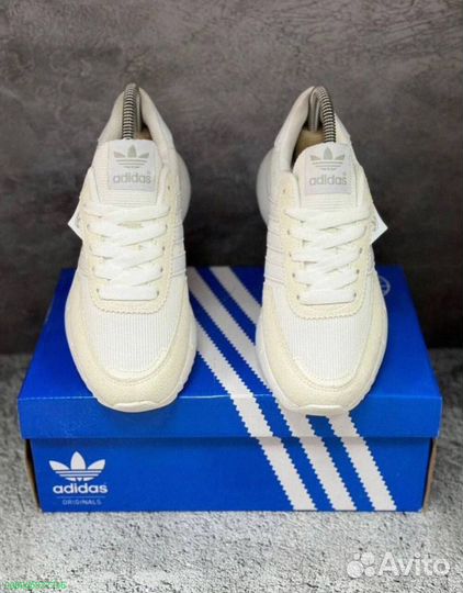 Женские кроссовки Adidas белые