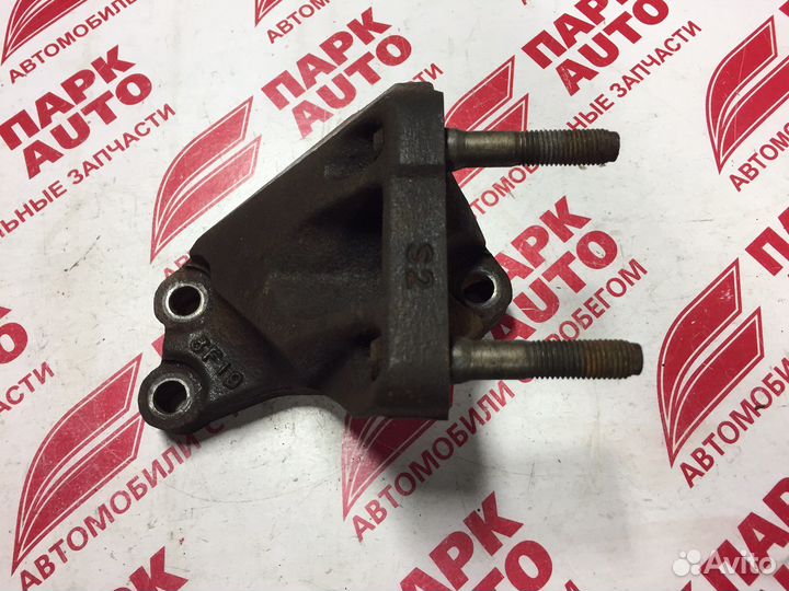 Кронштейн подушки двс Hyundai Veloster 2011