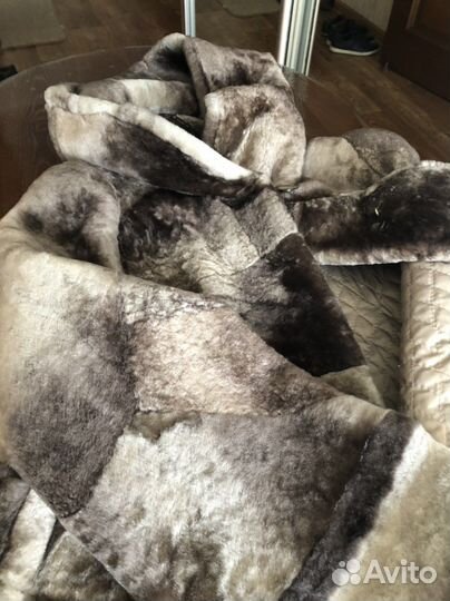 Женская укороченная мутоновая шуба