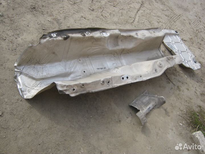 Тепловой экран глушителя кардана бензобака Tiguan