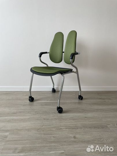 Офисное кресло