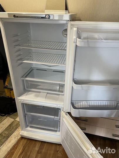 Продам холодильник Indezit рабочий