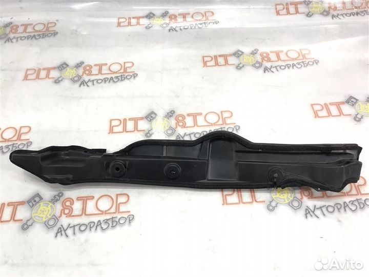 Пыльник переднего крыла левый Toyota prius ZVW30