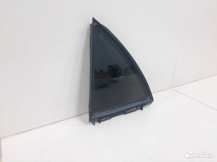 Стекло двери задней левой форточка Toyota Corolla