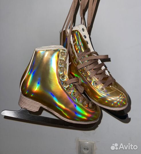 Коньки новые голографические 39р