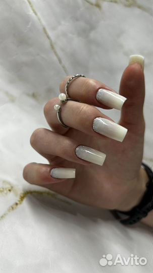 Модель на маникюр