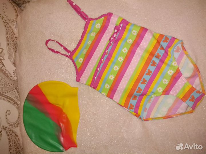 Купальник и шапочка для плавания