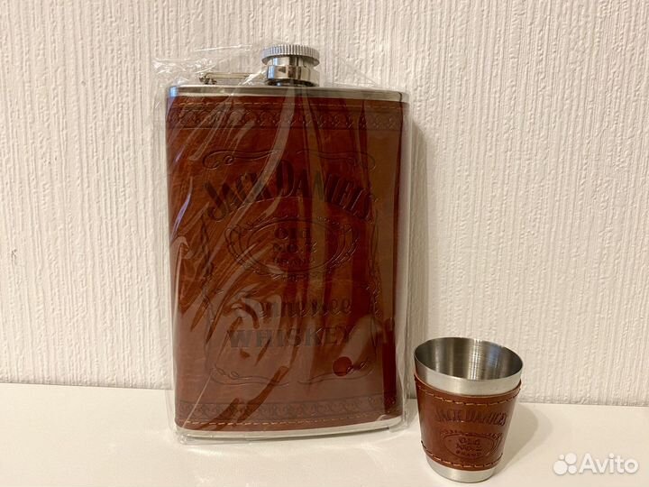 Фляжка и стопки - подарочный набор