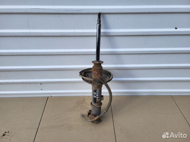 Стойка (амортизатор) передняя правая Hyundai Accen