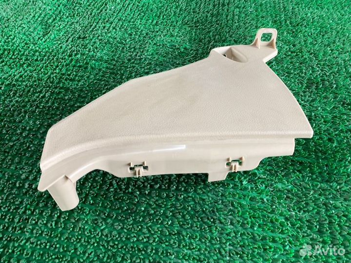 Обшивка стойки прав. перед. Toyota Lx570, Land cru