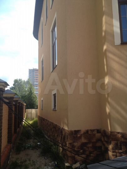 Дом 1000 м² на участке 7 сот.