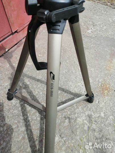 Штатив для фото-и видеокамер напольный