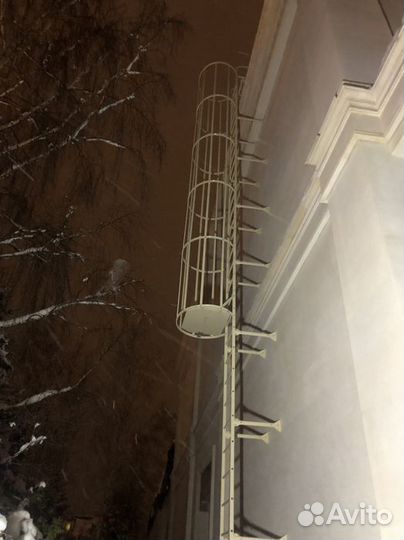 Лестница для чистки крыши