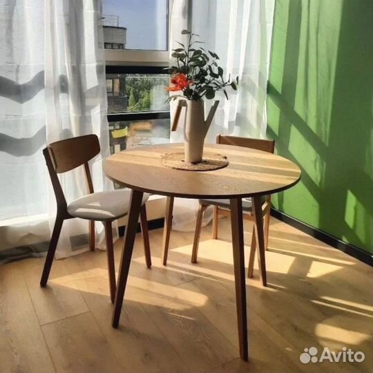 Обеденный деревянный круглый стол