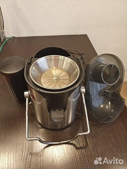 Центробежная соковыжималка Scarlett SC-015 (2011)