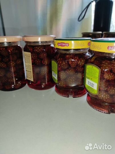 Грибы белые, лисички, ягоды. Дары леса