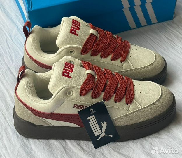 Кроссовки женские