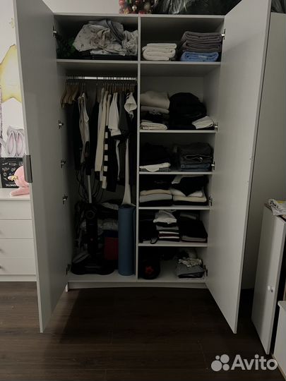 Шкаф распашной белый