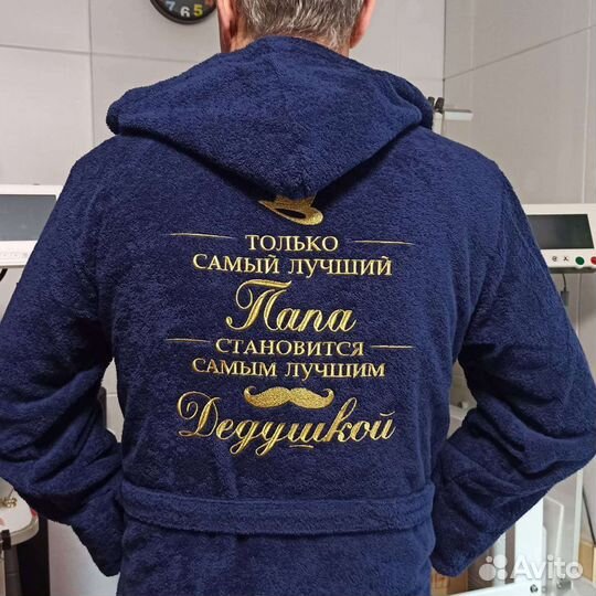 Халат махровый с капюшоном с вышивкой