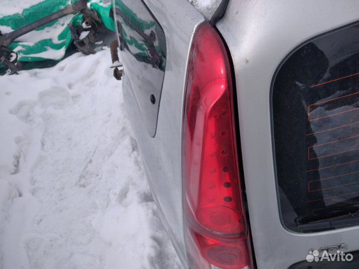 Фонарь левый LADA Largus