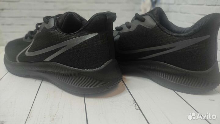 Кроссовки мужские типа Nike