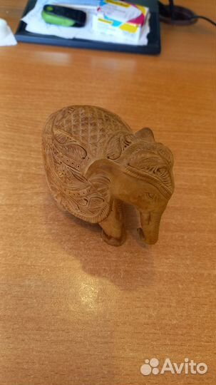 Статуэтка из дерева