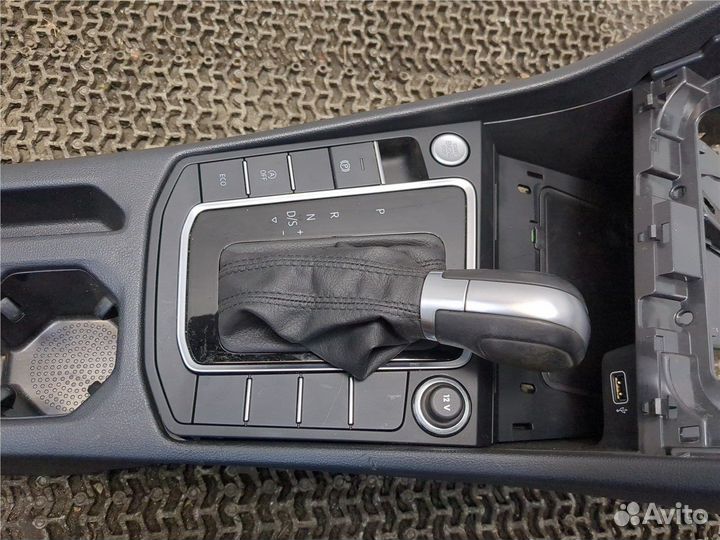 Консоль салона Volkswagen Jetta 7 2018, 2019