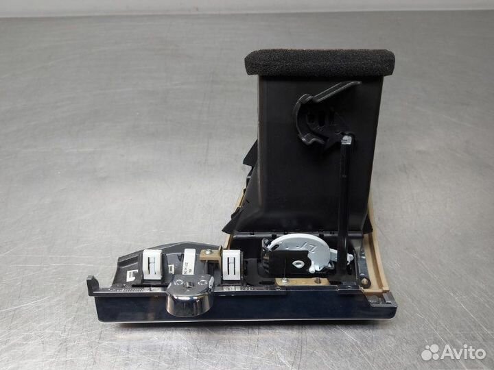 Дефлектор обдува передний левый Jeep Grand