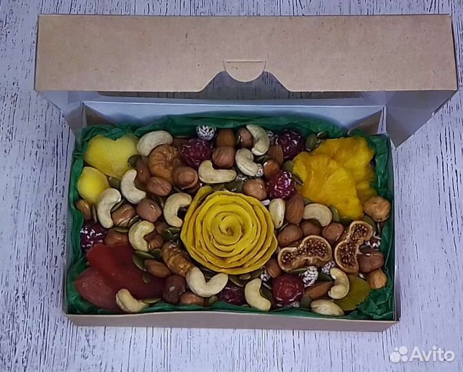 Набор орехи сухофрукты. Съедобные подарки женские