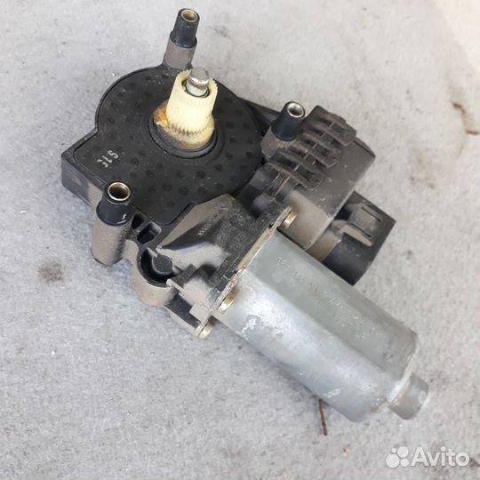 Моторчик стеклоподъемника пер. правый Ауди А4Б5