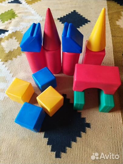 Игрушки: фигурки, конструкторы, боулинг