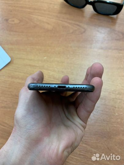 Телефон iPhone 8 64 gb